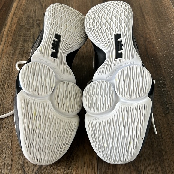 Nike Labron Witness 4 Men’s Size 8 Black White - Picture 8 of 11